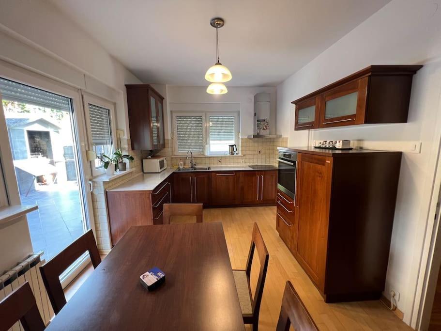 Flat Near Center Apartman