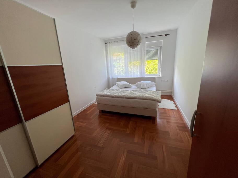 Flat Near Center Apartman *