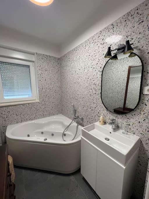 Apartman Flat Near Center