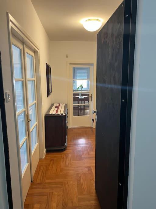 Apartman Flat Near Center *